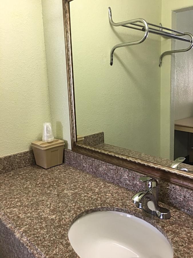 Budget Inn Hallettsville Zewnętrze zdjęcie